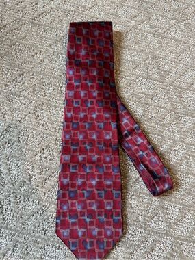Men's Red Geometric Pattern Tie - Classic Dress Tie